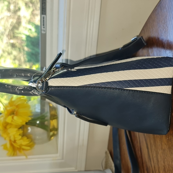 ⚓ Nautica Stay A Float Embossed Satchel Brand New, with tags! - Picture 7 of 11